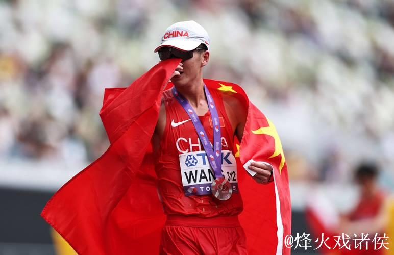 中国选手王朝朝田径世锦赛男子20公里竞走摘银